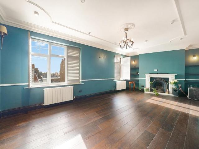 Flat for sale in West Hampstead, Greater London
