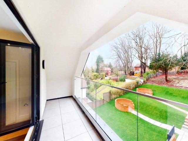 Flat for sale in London Borough of Croydon, Purley