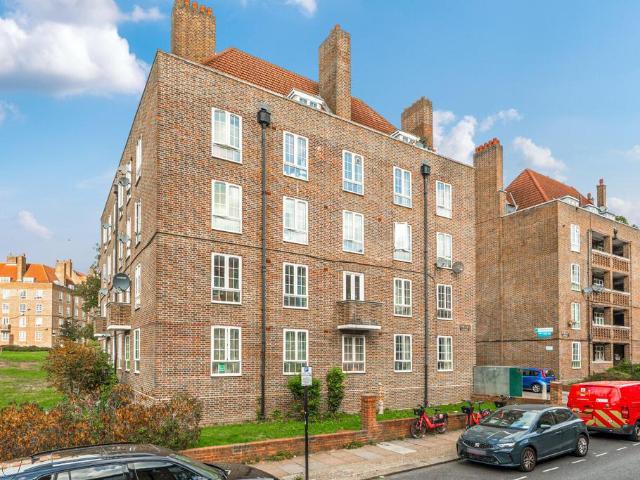 Flat for sale in Denmark Hill, Greater London