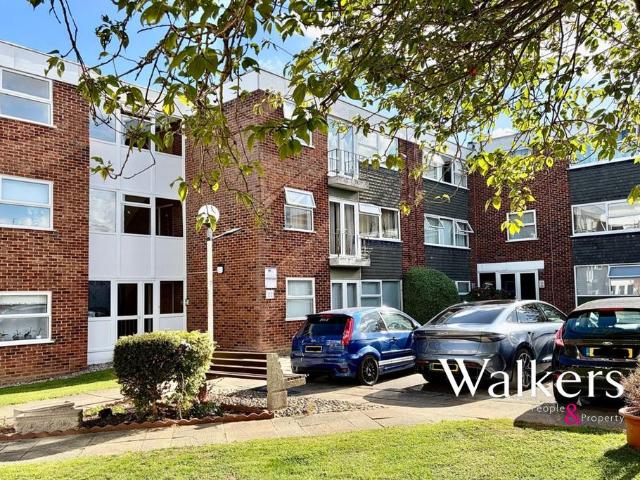 Flat for sale in Shenfield, Brentwood