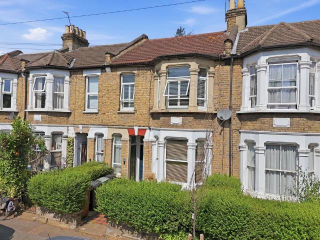 Flat for sale in Leyton, Greater London