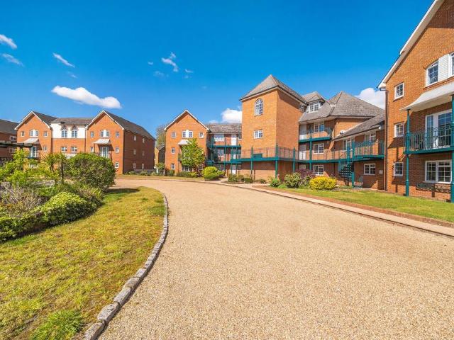 Flat for sale in Clewer Village, Windsor