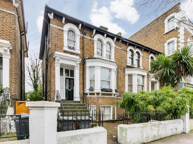 Flat for sale in London Borough of Hounslow, Strand