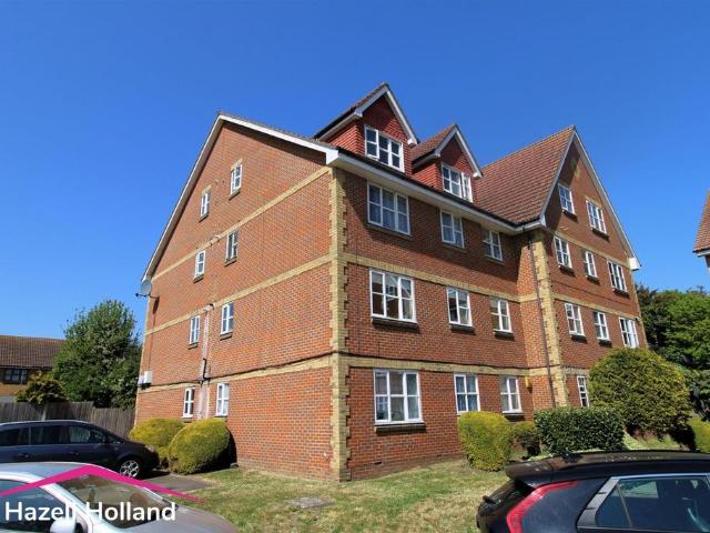 Flat for sale in Slade Green, Greater London