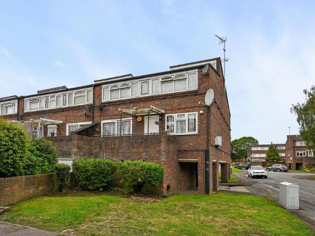 Flat for sale in London Borough of Ealing, Greenford