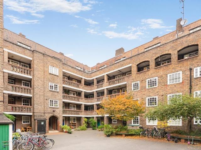 Flat for sale in Bethnal Green, Isle Of Man