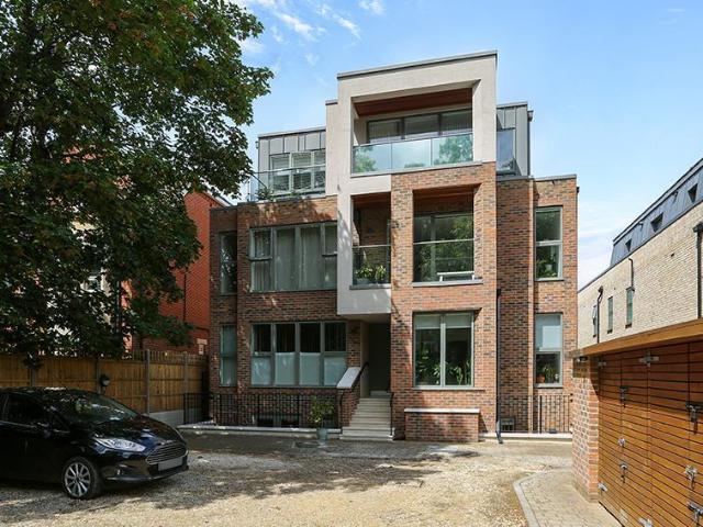 Flat for sale in Putney, Greater London