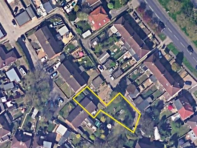Flat for sale in Gould's Green, Greater London