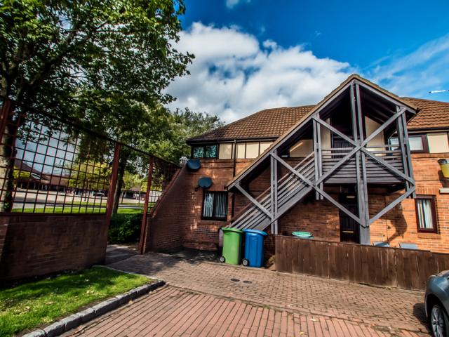 Flat for sale in Oxclose, Washington