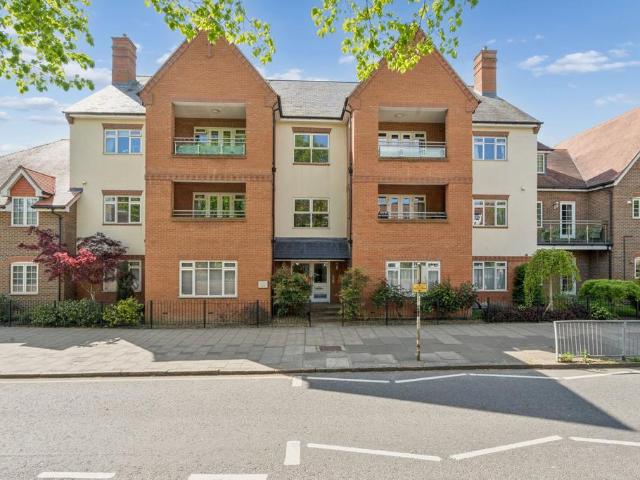 Flat for sale in Batchworth