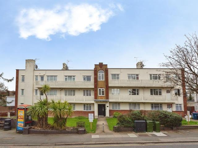 Flat for sale in Wealdstone, Greater London