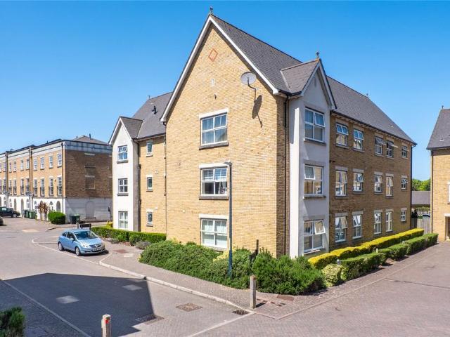 Flat for sale in Midway, Kent