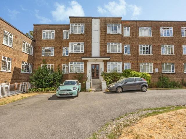 Flat for sale in London Borough of Croydon, Greater London