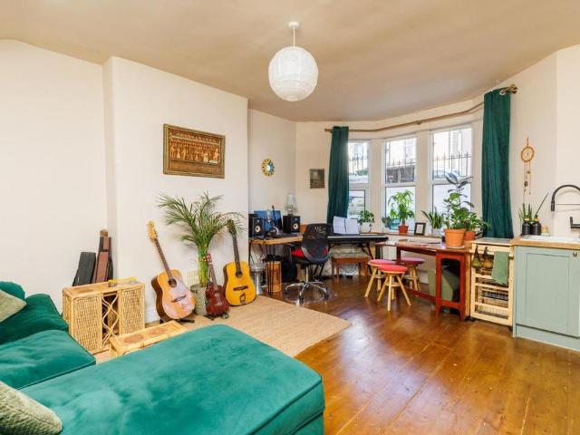 Flat for sale in Pigsty Hill, Bristol