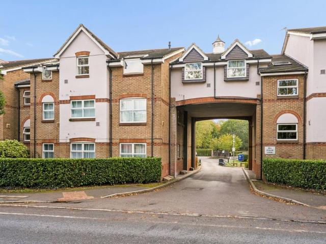 Flat for sale in Moneyhill, Three Rivers