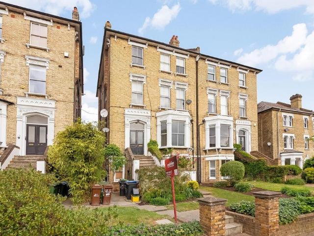 Flat for sale in Crystal Palace, Greater London