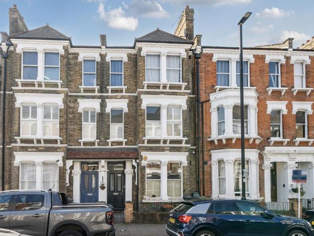 Flat for sale in Elephant and Castle, Greater London