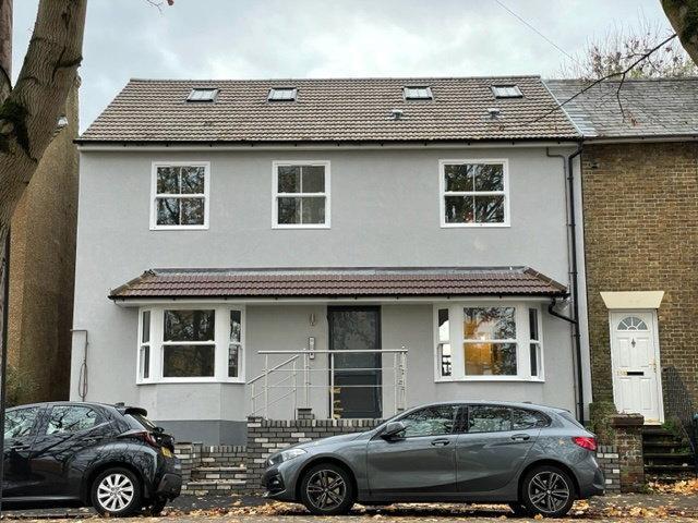 Flat for sale in Moorend, Pouchen End