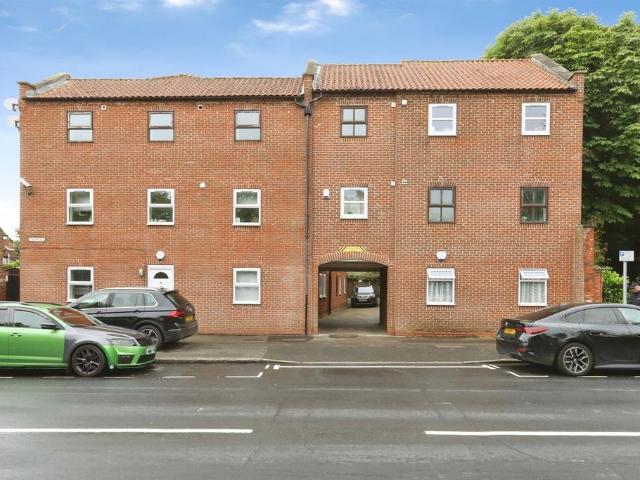 Flat for sale in Thrumpton, Costhorpe