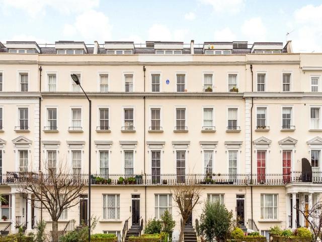 Flat for sale in Royal Borough of Kensington and Chelsea, Greater London