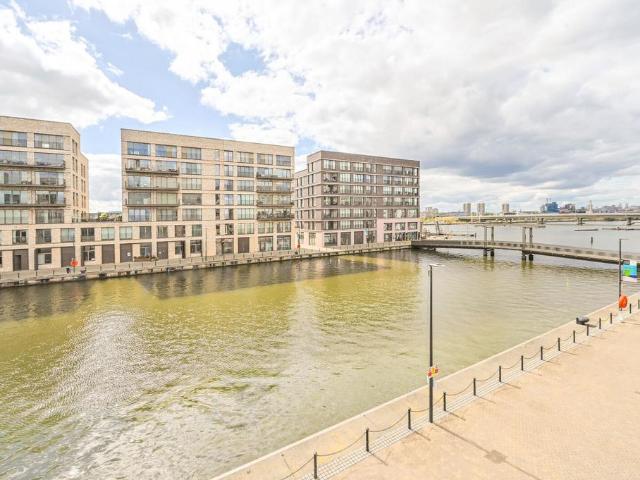 Flat for sale in Reach, Greater London