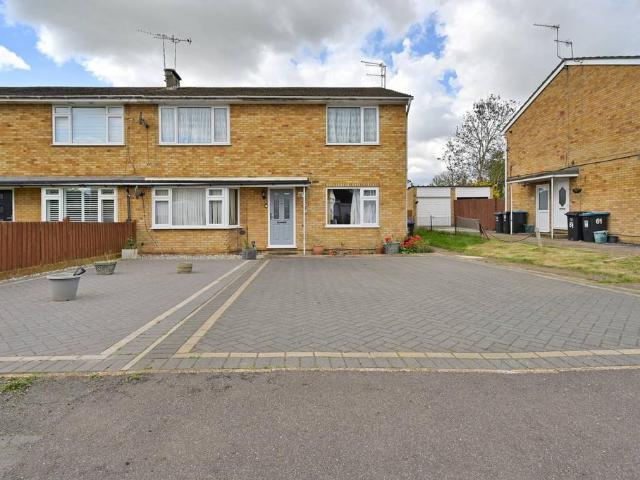 Flat for sale in Highfield, Pouchen End
