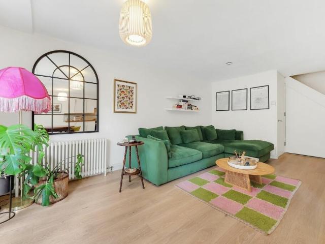 Flat for sale in Maida Hill, Greater London