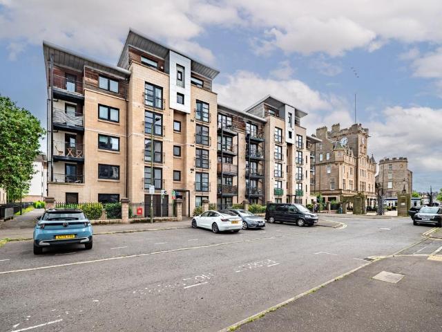 Flat for sale in North Leith, Leith