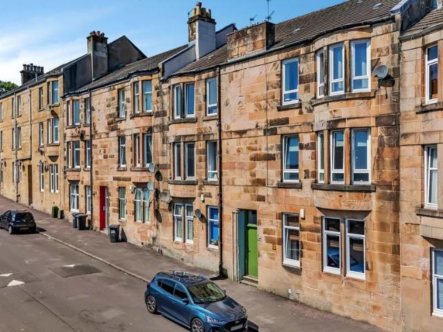Flat for sale in Barrhead, Scotland