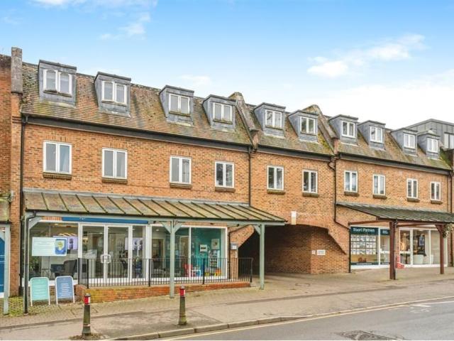 Flat for sale in Perryfields, West Sussex