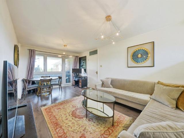 Flat for sale in Panshanger, Fretherne
