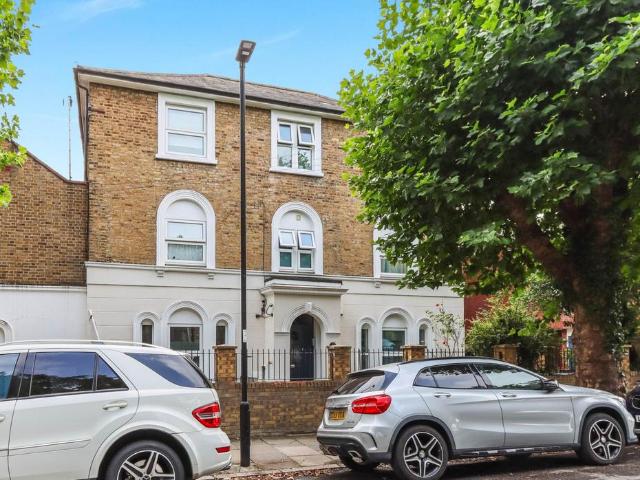 Flat for sale in New Southgate, Isle Of Man