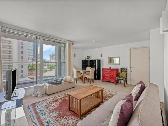 Flat for sale in Blackwall, Greater London