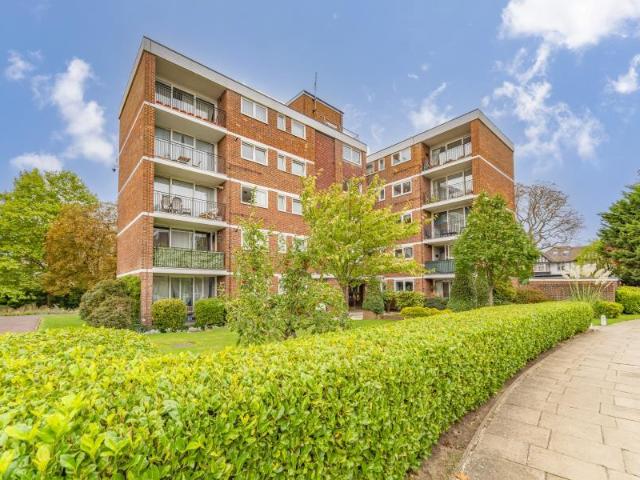 Flat for sale in London Borough of Ealing, Park Royal