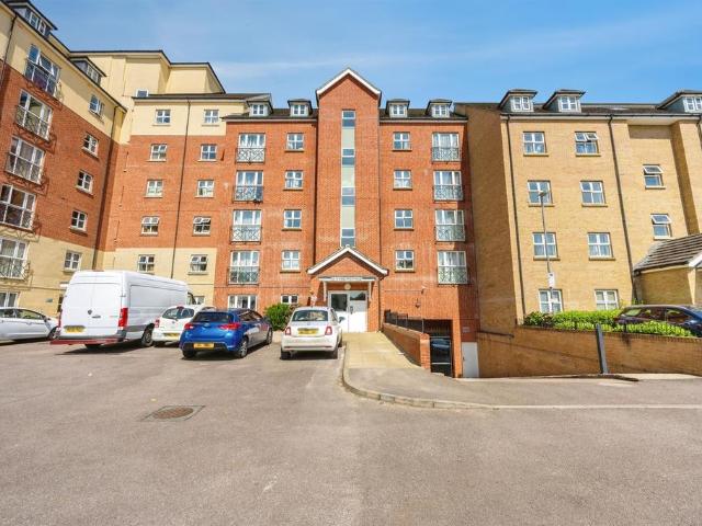 Flat for sale in Cauldwell, Bedford