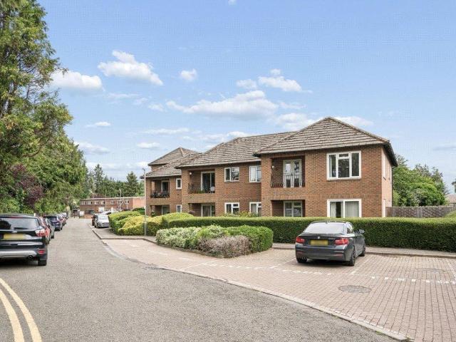 Flat for sale in Lunnon, Buckinghamshire