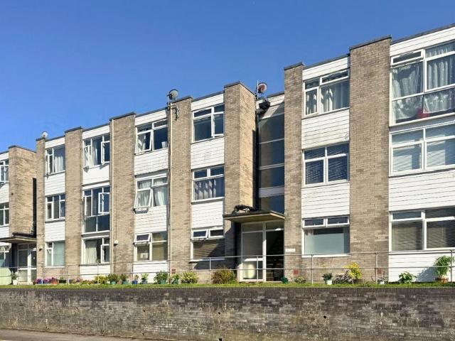 Flat for sale in Penarth, Wales
