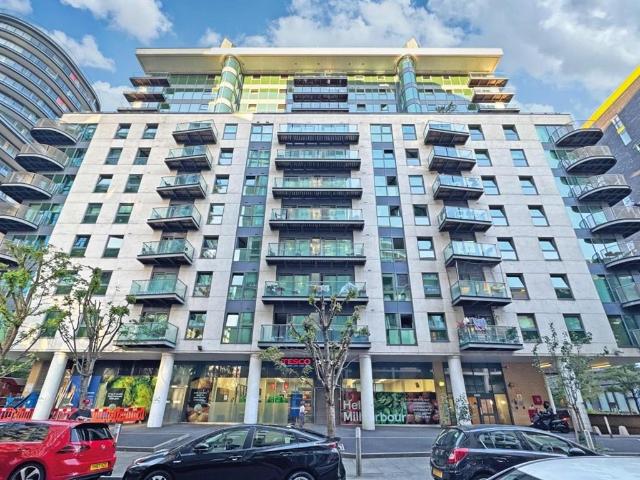 Flat for sale in Isle Of Dogs, Greater London