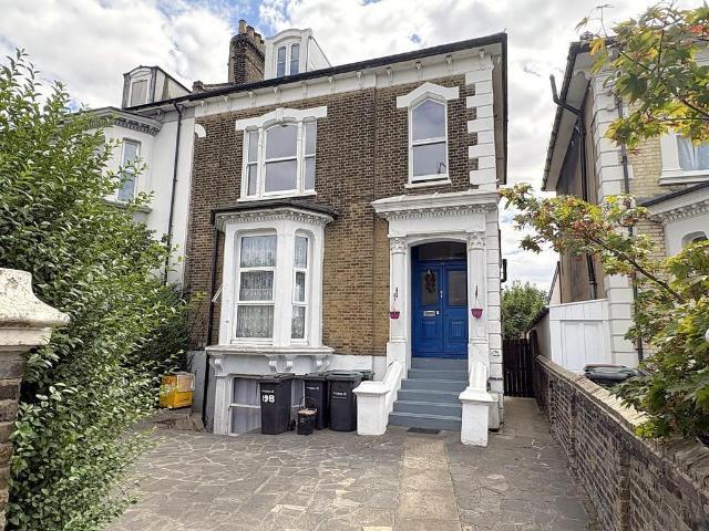 Flat for sale in Gravesend, Gravesham