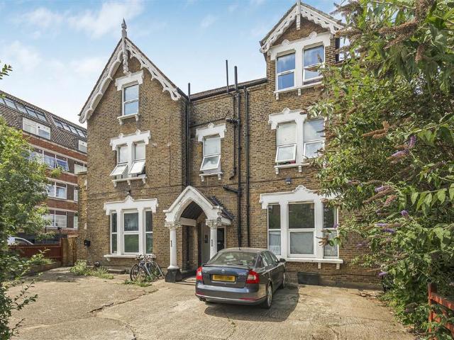 Flat for sale in Streatham, Greater London