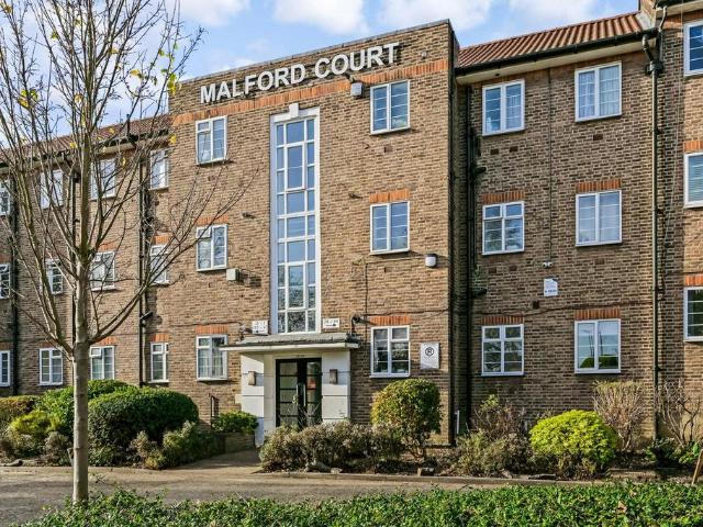 Flat for sale in South Woodford, Greater London