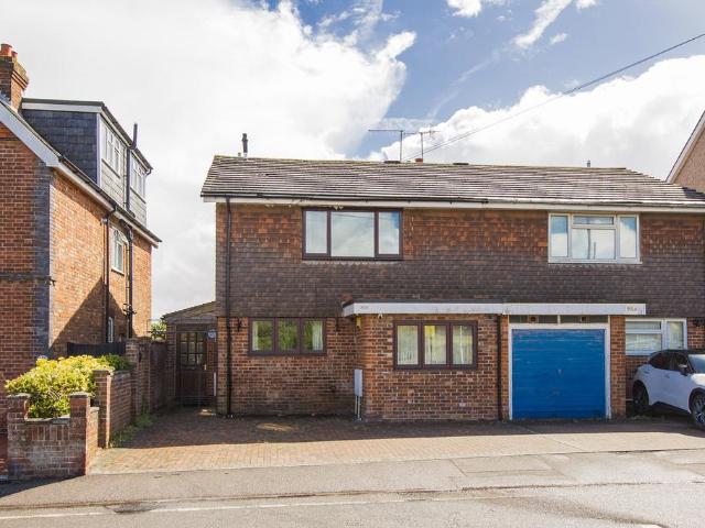 Flat for sale in Southborough, Sandown Park