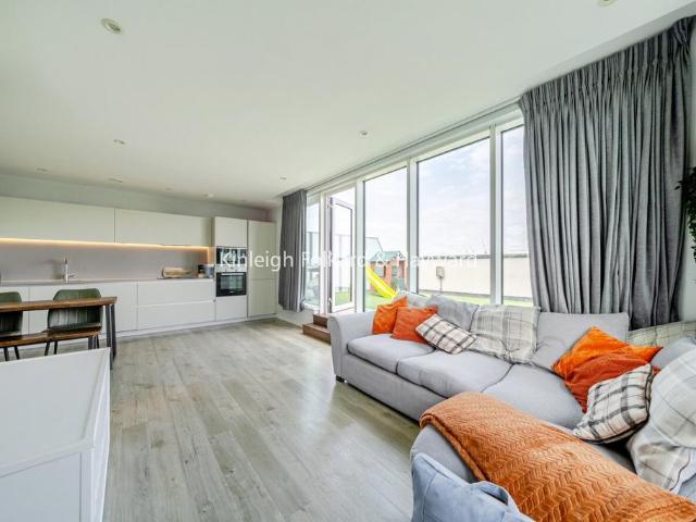 Flat for sale in Greater London