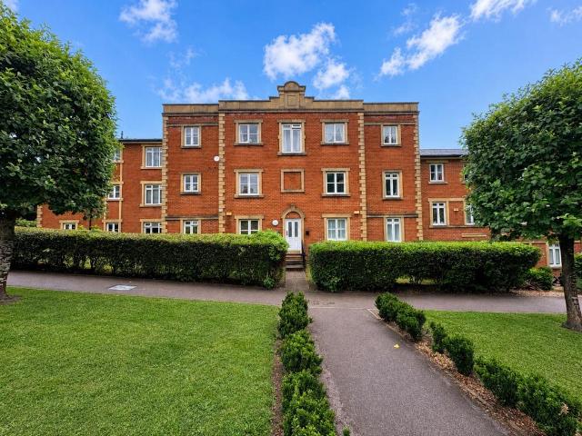 Flat for sale in Red Hill, Surrey