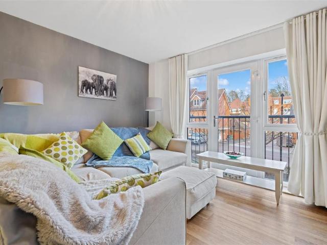 Flat for sale in Bolton Low Houses, Hampshire
