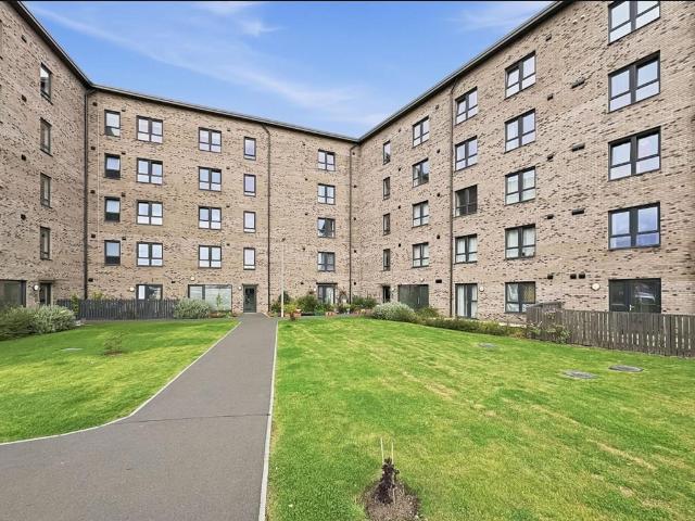 Flat for sale in Newhaven, Leith