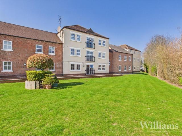 Flat for sale in Coldharbour, Aylesbury