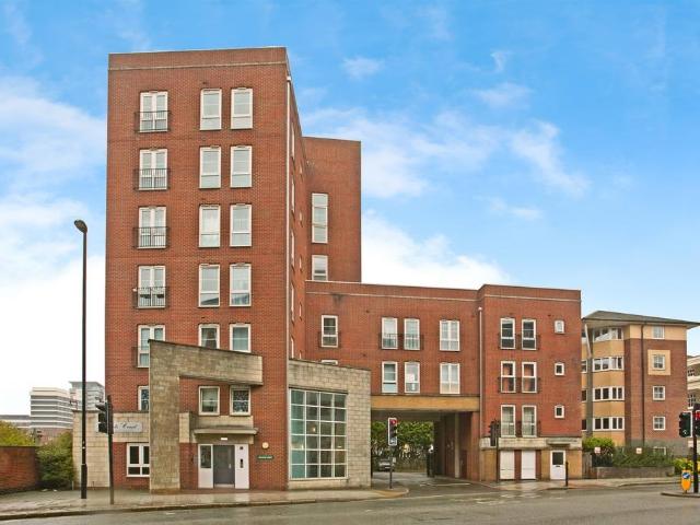 Flat for sale in Ocean Village, Southampton