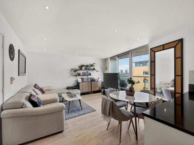 Flat for sale in Reach, Greater London