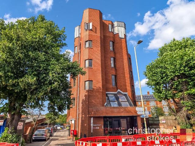 Flat for sale in Broxbourne, Hertfordshire